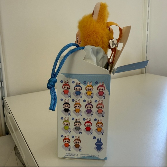 The Monsters: Pin for Love Series Vinyl Plush — Y (Mustard / Golden Yellow) - Picture 2 of 6